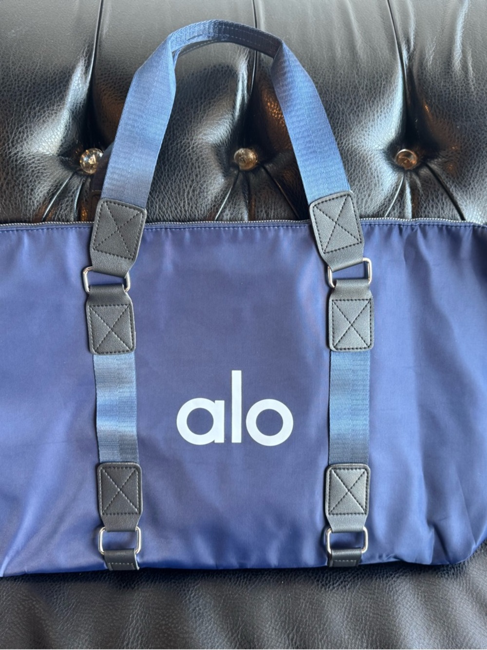 ALO Yoga Black Weekend Duffel - Spacious Travel Bag - Picture 3 of 3